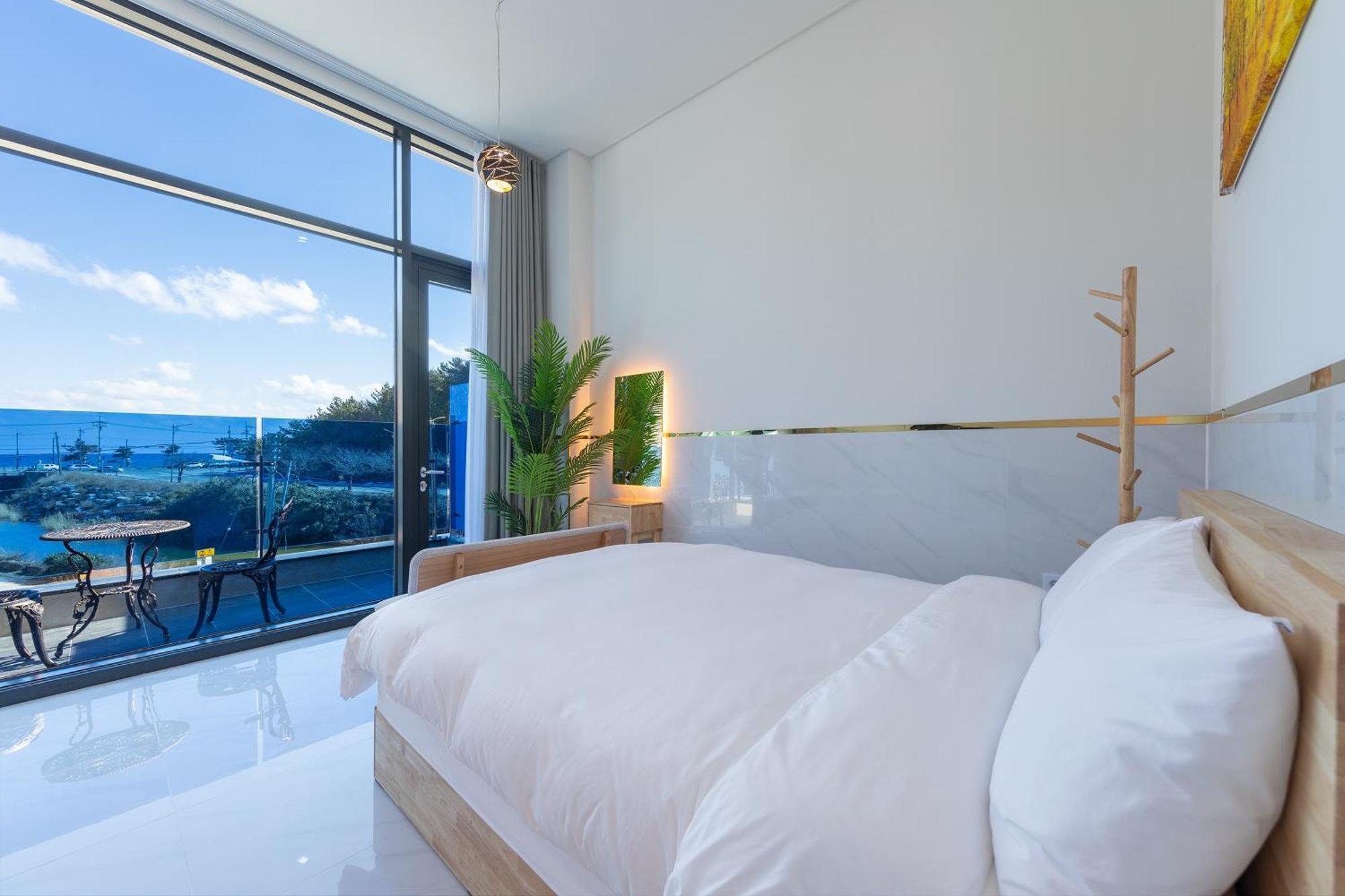 Today Gyeongpo Oceanview Pension Каннын Номер фото