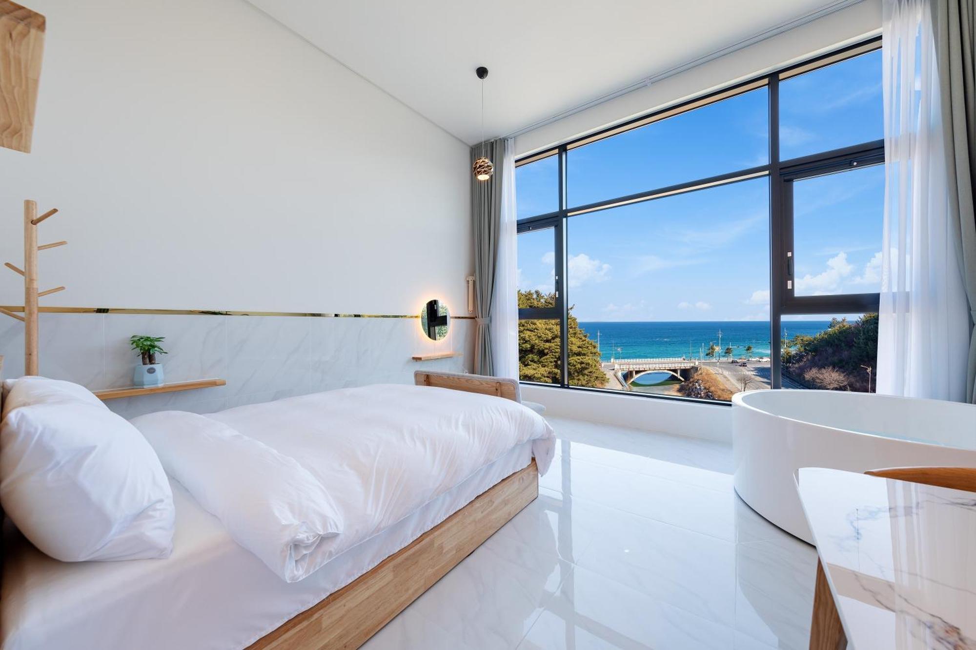 Today Gyeongpo Oceanview Pension Каннын Номер фото